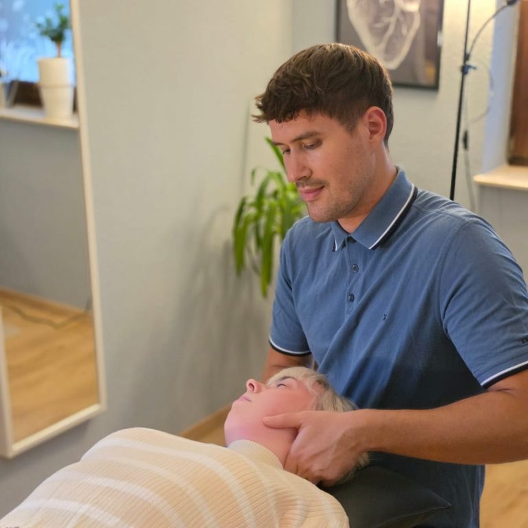 Manuelle Therapie, Physiotherapie, Mülheim Saarn, Heilpraktik, Privatpraxis, Rückenschmerzen, Atlastherapie, Krankengymnastik